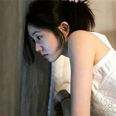 双眼凝视
